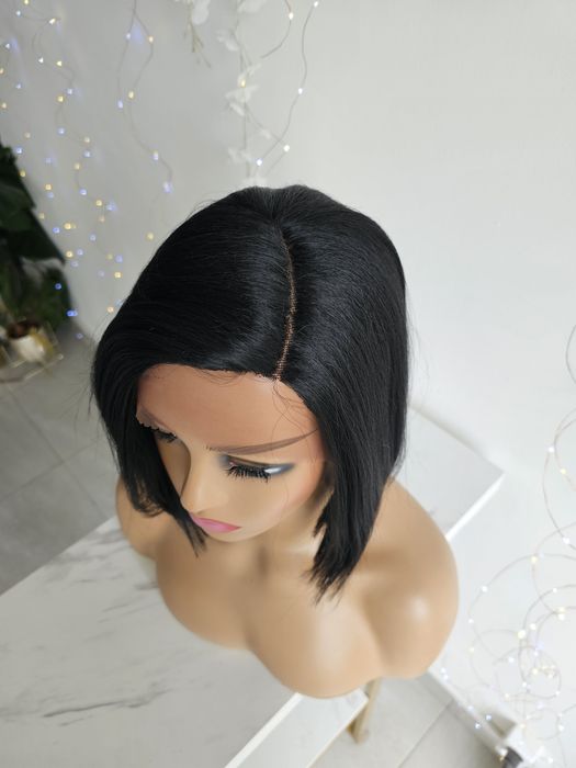 Peruka lacefront Stella kolor czarny naturalny efekt  bob