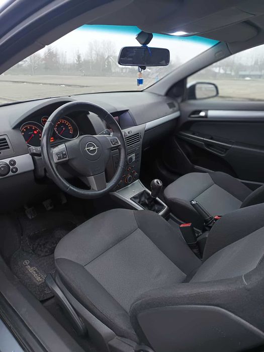 Opel Astra H GTC 1.8