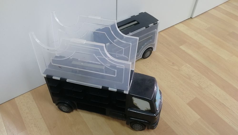 Porta carrinhos em bom estado (brinquedo)