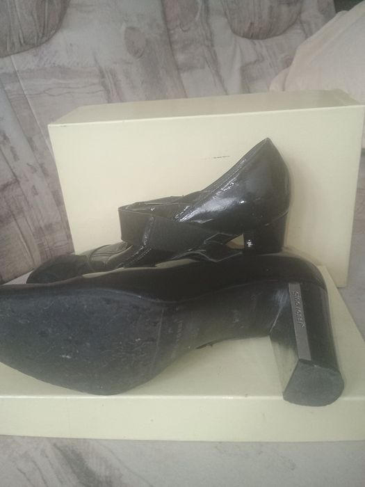 Gino Rossi czarne lakierowane R 37