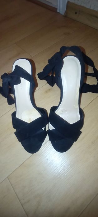 Босоніжки 36 р чорні  New looc