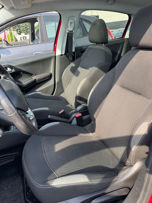Peugeot 208.