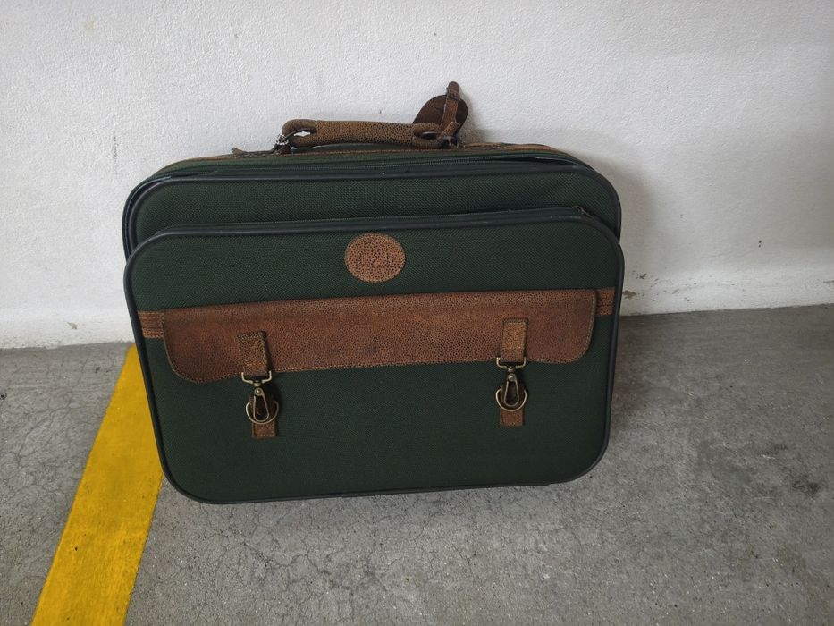 Mala de viagem de média dimensão