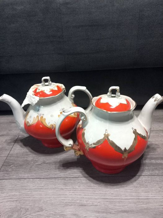 Продам фарфоровий чайник