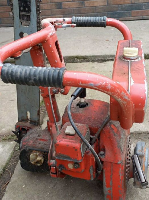 Продаю бензопилу Урал