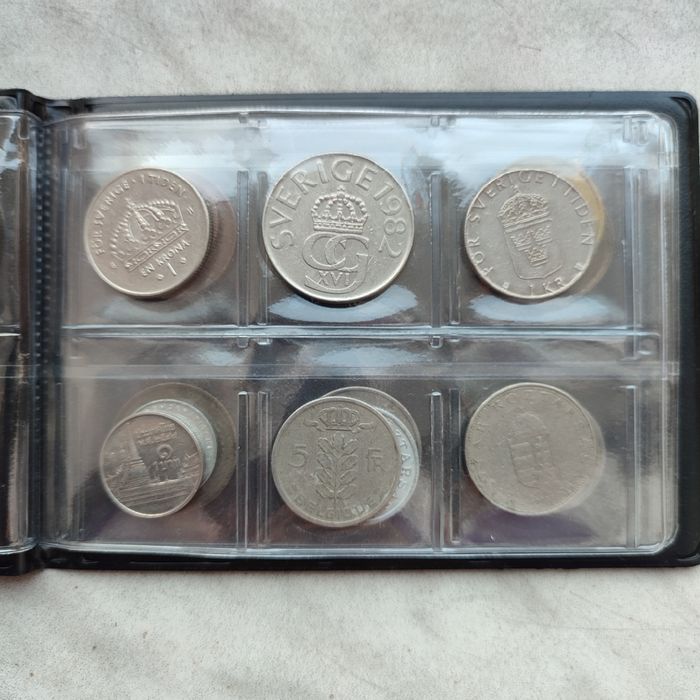 Album/klaser z monetami.