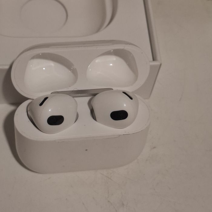 Sprzedam airpods generacja 3