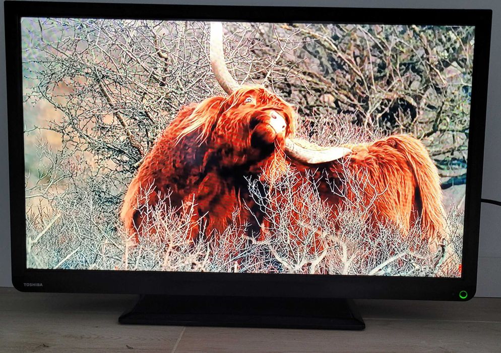 Toshiba 32"  LED HDMI wifi smart(?) pilot podstawka 32W3433DG transport