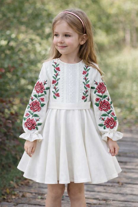 Сукні з вишивкою на дівчинку розміри 116-128