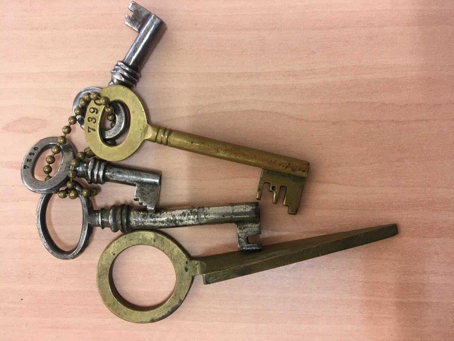 Cofre comercial antigo em ferro