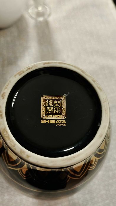 Vaso preto em cerâmica