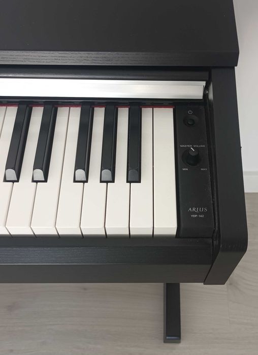 Piano Yamaha Arius YDP-142