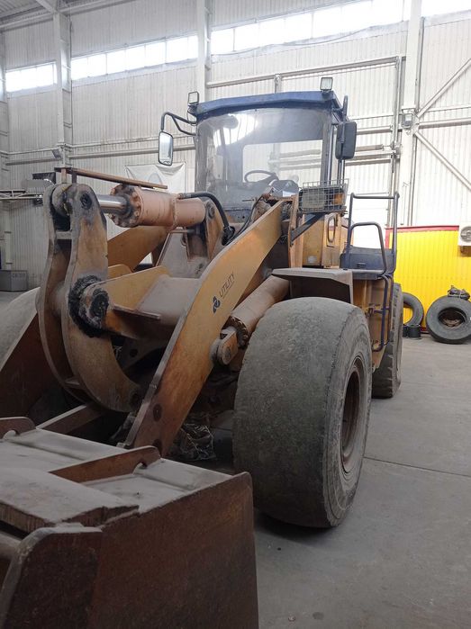 Фронтальний навантажувач LongGong CDM855