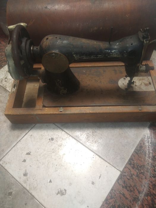 Продам 2швейні машинки.