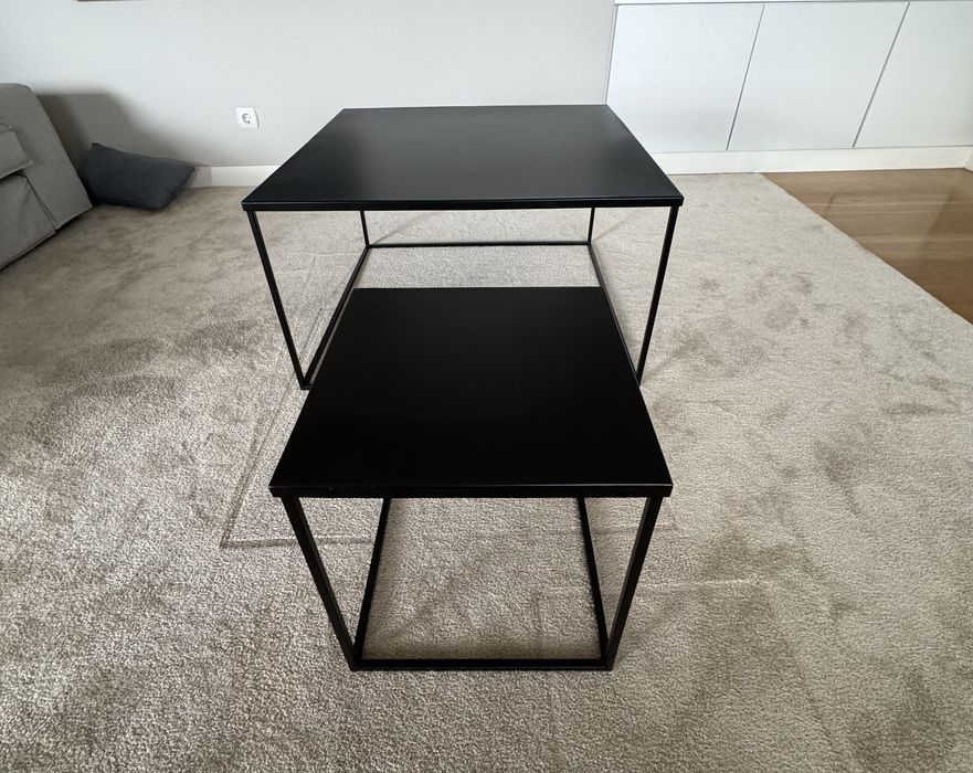 Conjunto de mesas de apoio