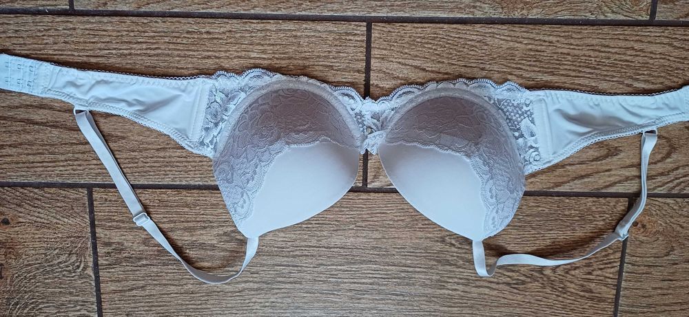 Biały biustonosz Flame r. 75 B