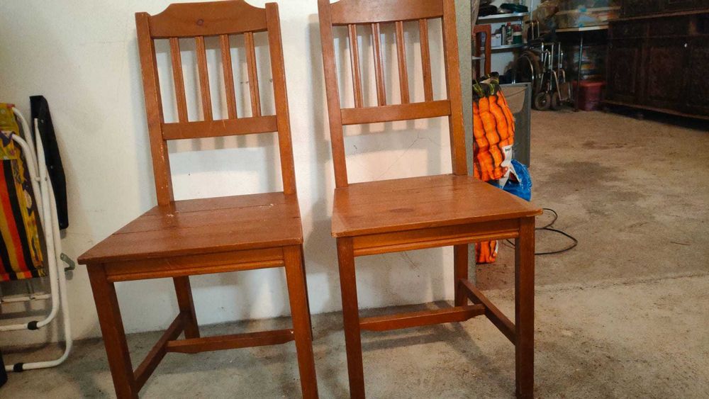 4 Cadeiras de madeira