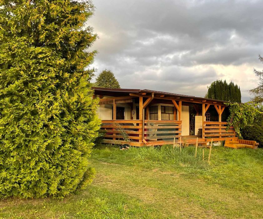 Domek letniskowy nad samym jeziorem.