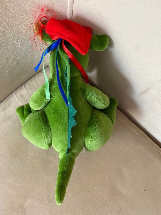 Smok Wawelski pluszowa zielona  maskotka w czapce krakowskiej 20cm