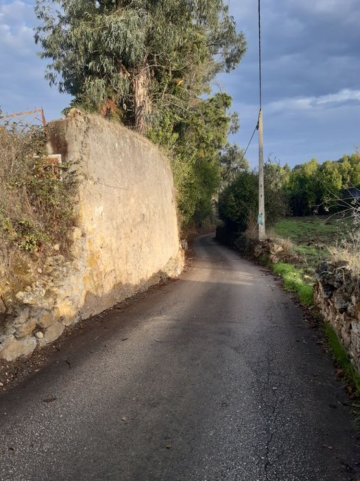 Casa em ruina com óptima acessibilidade