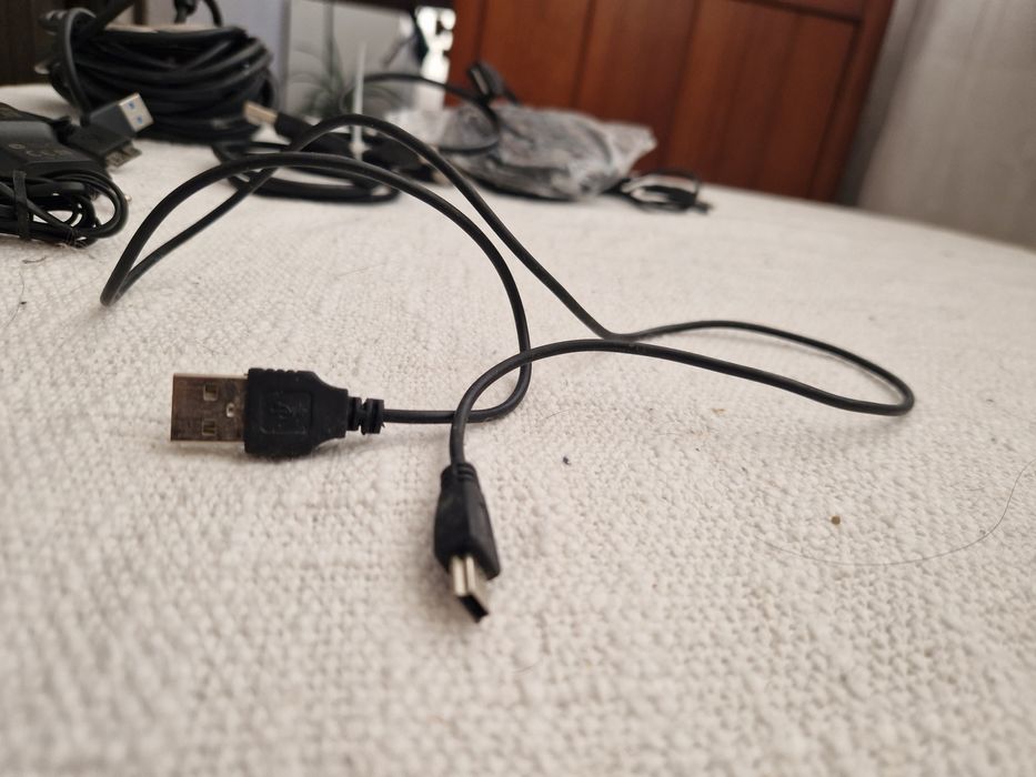 Vários cabos elétronica, áudio, informática