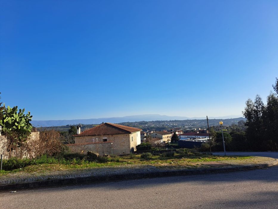 Lote com 500m2 - Mangualde