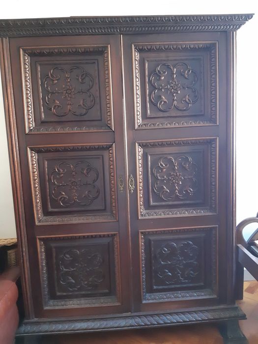 Roupeiro de 2 portas em madeira