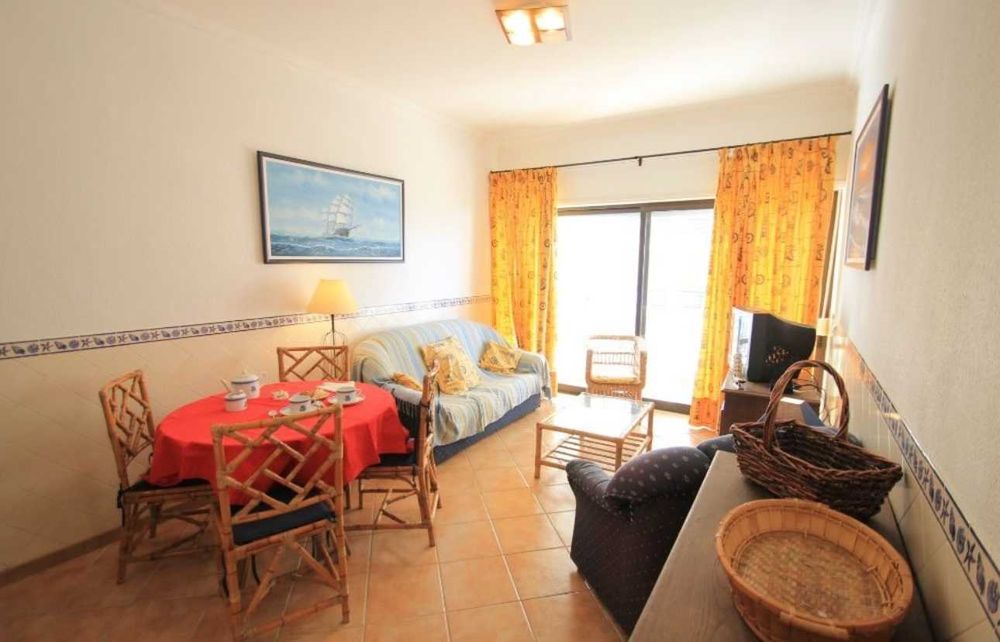 Apartamento T2 a 50 metros da praia com vista mar