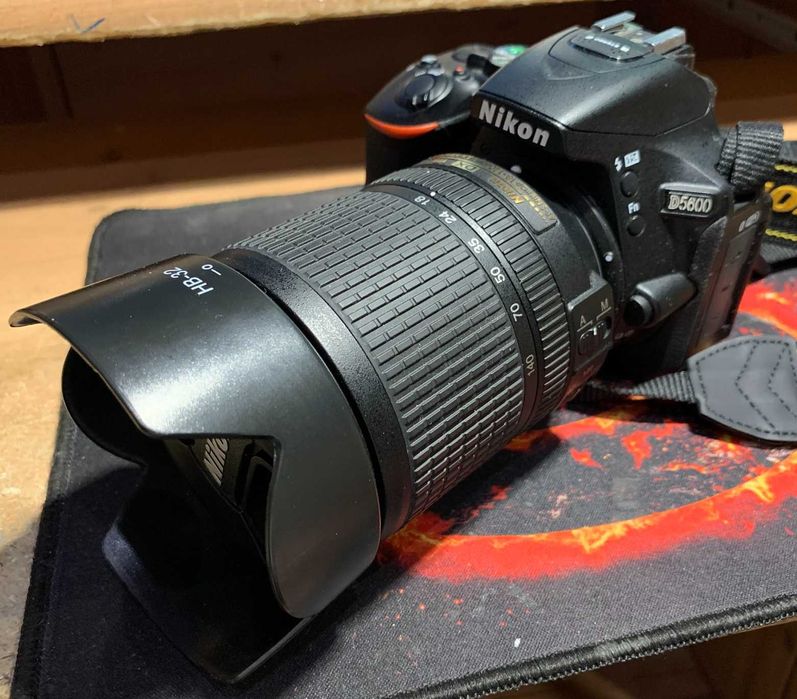Nikon D5600 + Nikkor 18-140mm + Nikkor 35mm + torba
