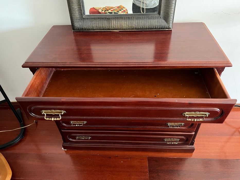 Cómoda Madeira Maciça