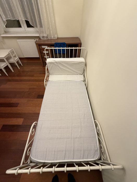 Łóżko IKEA Minnen białe z materacami i prześcieradłem