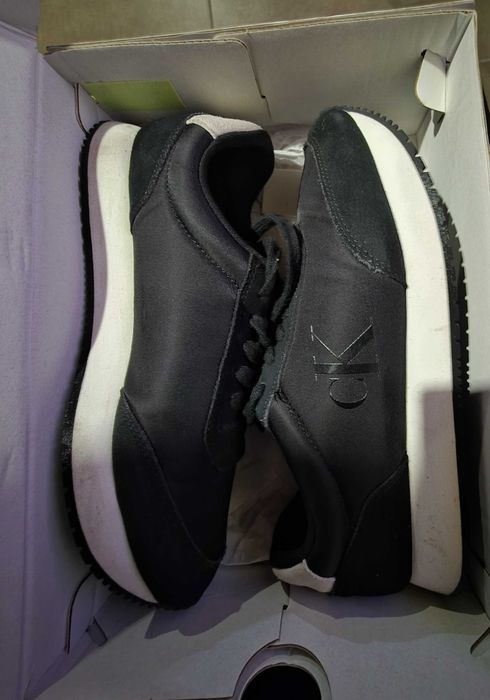 Sapatilhas Calvin Klein Jeans Retro Runner Iconic SNK Ym0ym01119