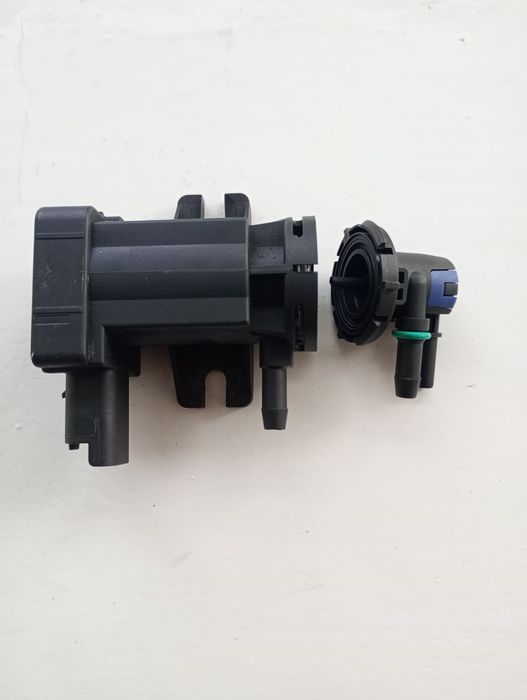 Пластік накладка Prius + запчасті різні