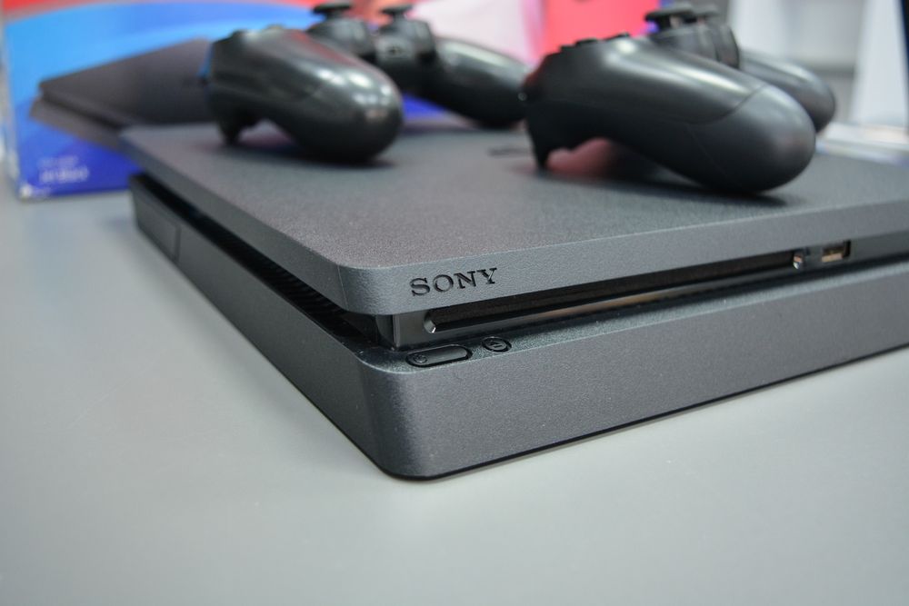 Sony PlayStation 4 Slim - FIFA EDITION