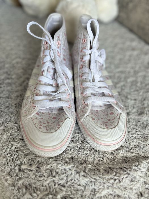 Trampki adidas 38 za kostke satyna biale w kwiatki