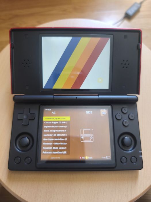 Ambernic RG DS - Console de jogos retrô inspirado no Nintendo DS