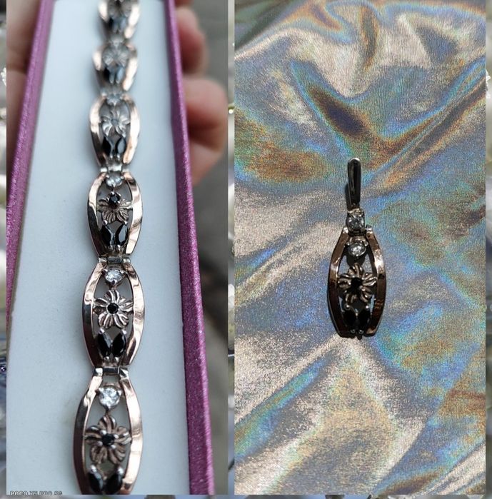 Срібні браслети з золотими вставками.