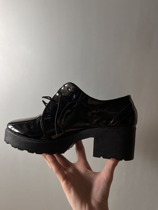 Туфлі лакові 39р