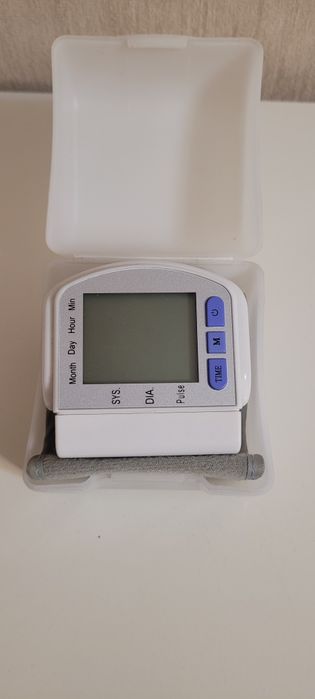 Автоматичний тонометр на зап'ясті