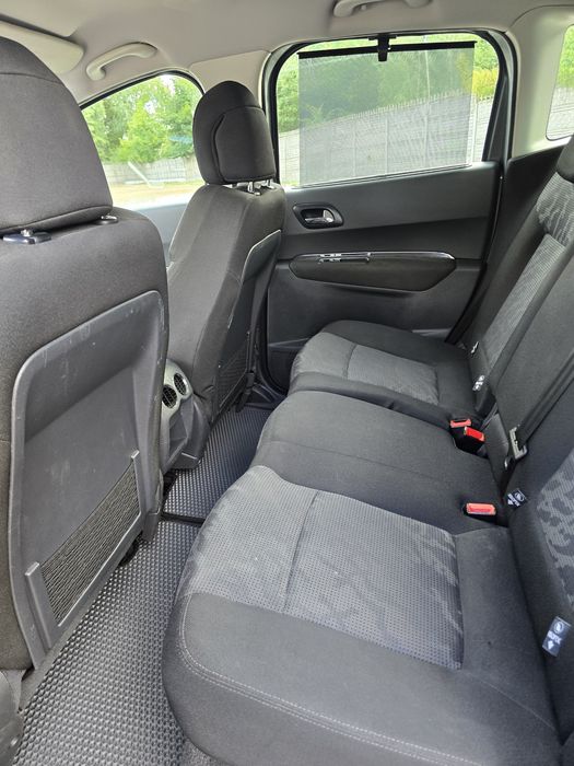 Peugeot 3008 1,6 hdi робот 2011р.