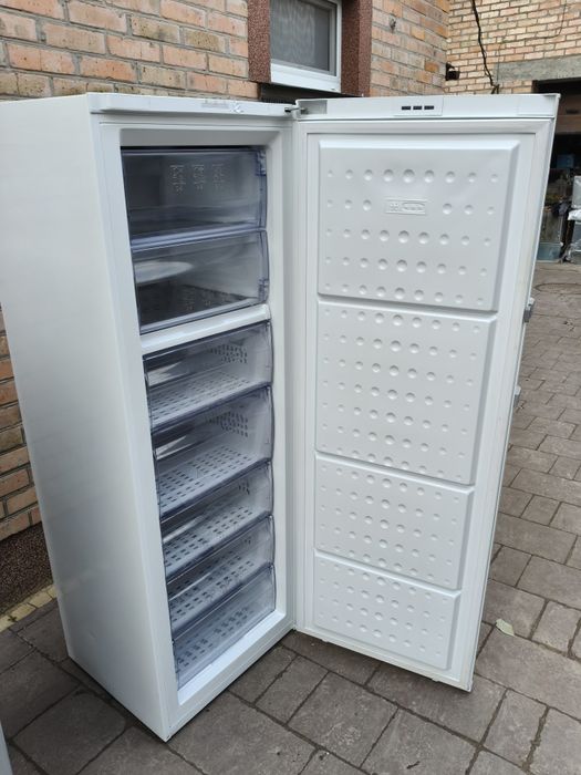 Морозильна камера BEKO Model F60265 на 270 літрів