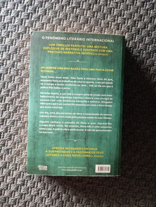 A porta trancada - Freida McFadden Livro