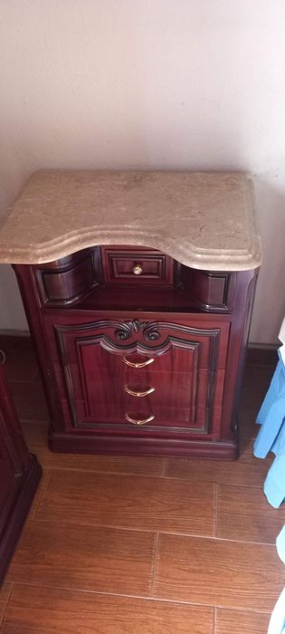 Mobilia de quarto em mogno
