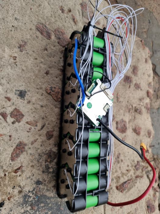 Акумуляторна збірка 36 в lifepo4 11s3p на 10.2а з BMS з активним балан