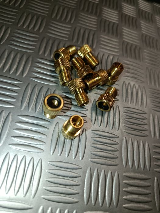 Adaptador para válvulas presta