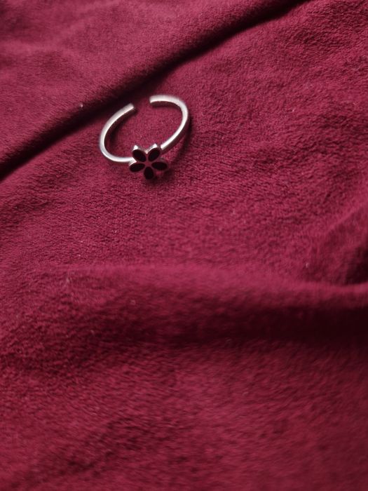 Srebrny pierścionek kwiatek stal chirurgiczna