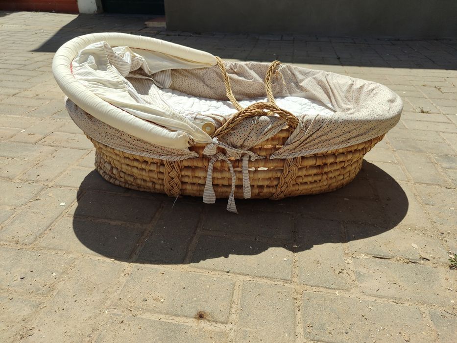 Alcofa de bebê pintas