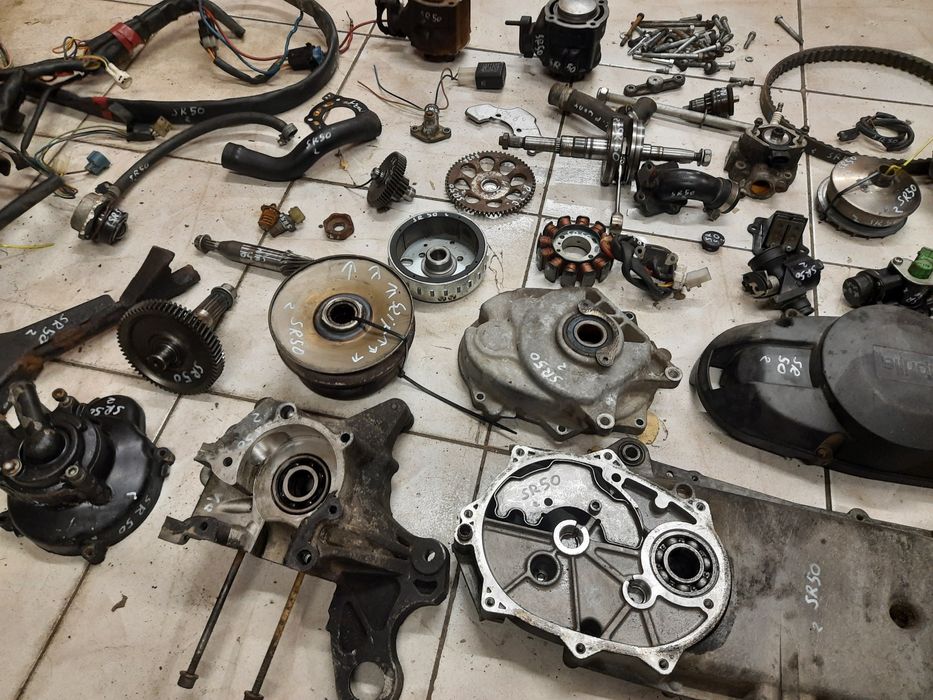 Aprilia SR 50 Ditech silnik części wał cylinder iskrownik pokrywa