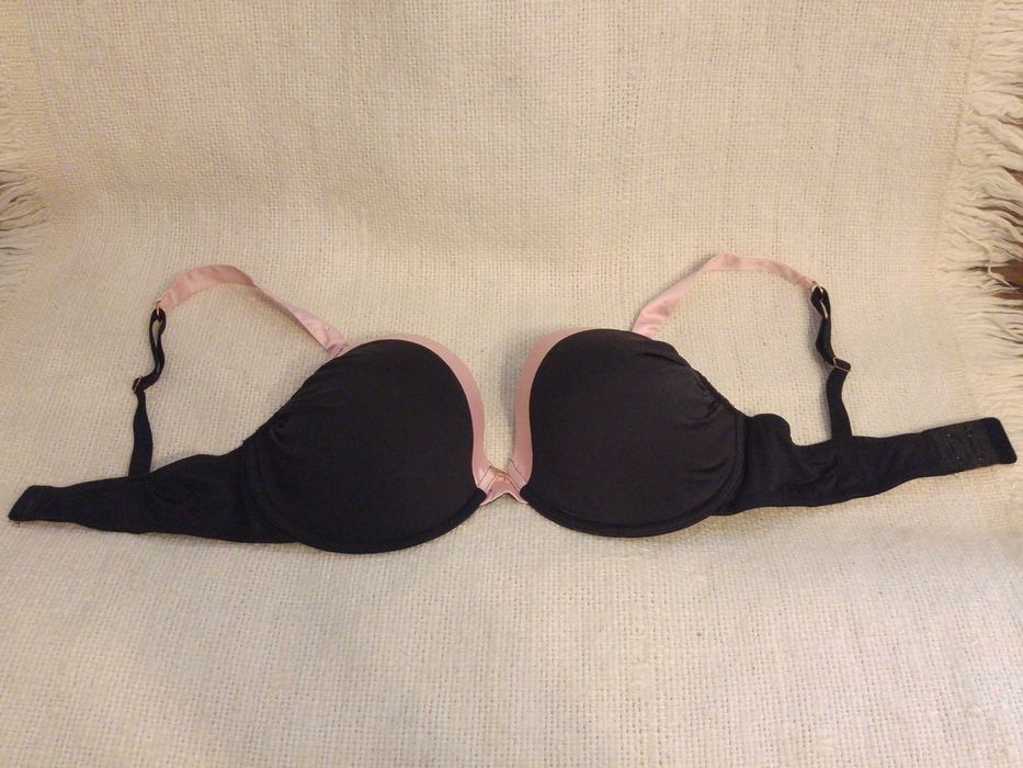 Biustonosz w kolorze czarnym