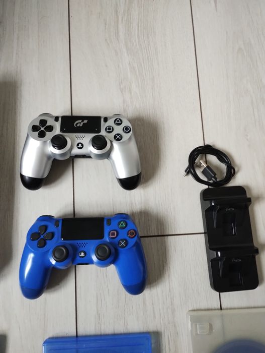 PS4 slim 1T + gry